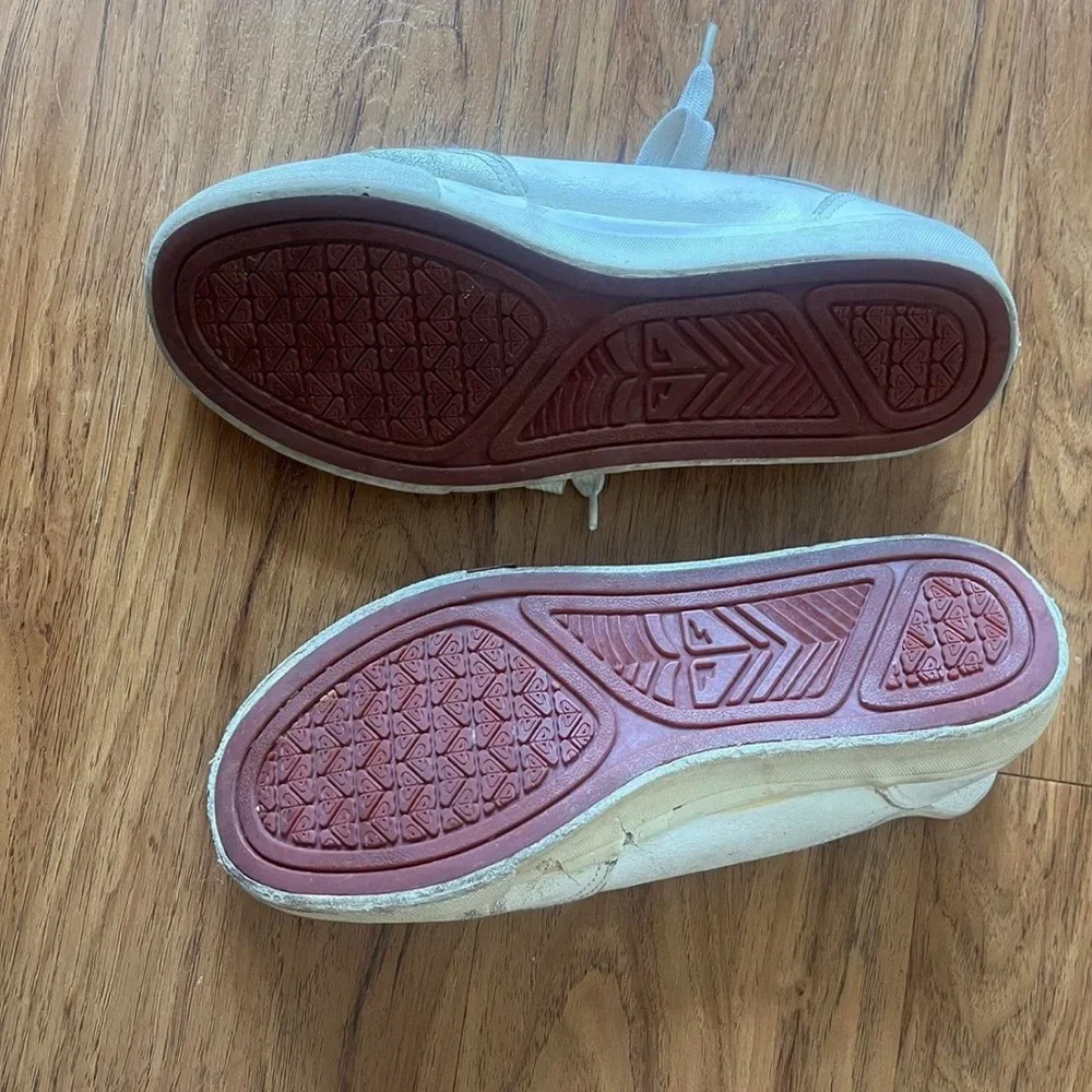 Y2K Roxy Sneakers - Picture 2 of 3